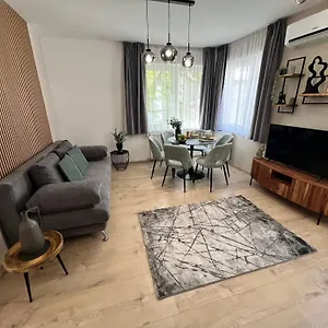 Maple Tree Budget Апартаменты Будапешт